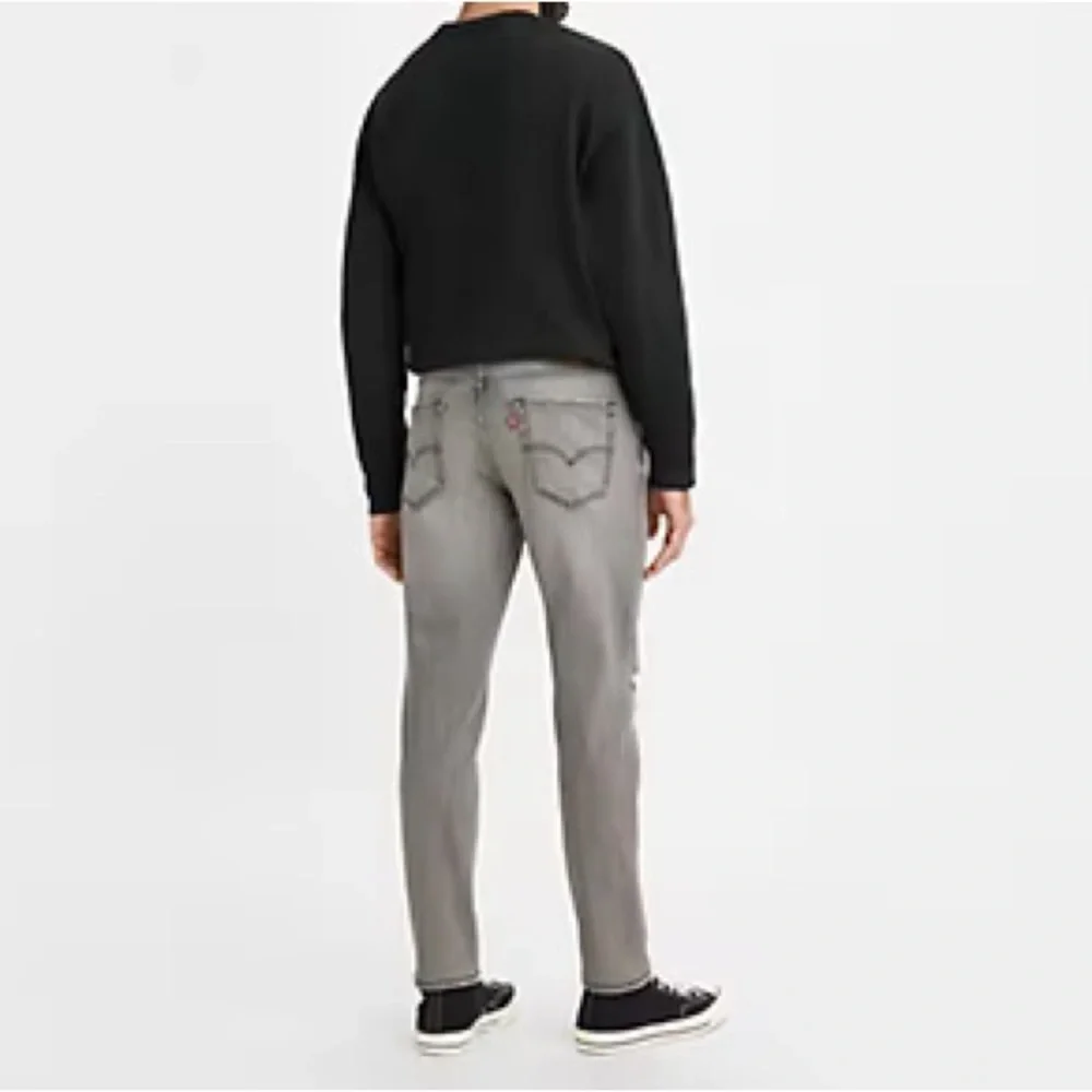 Levis size 28